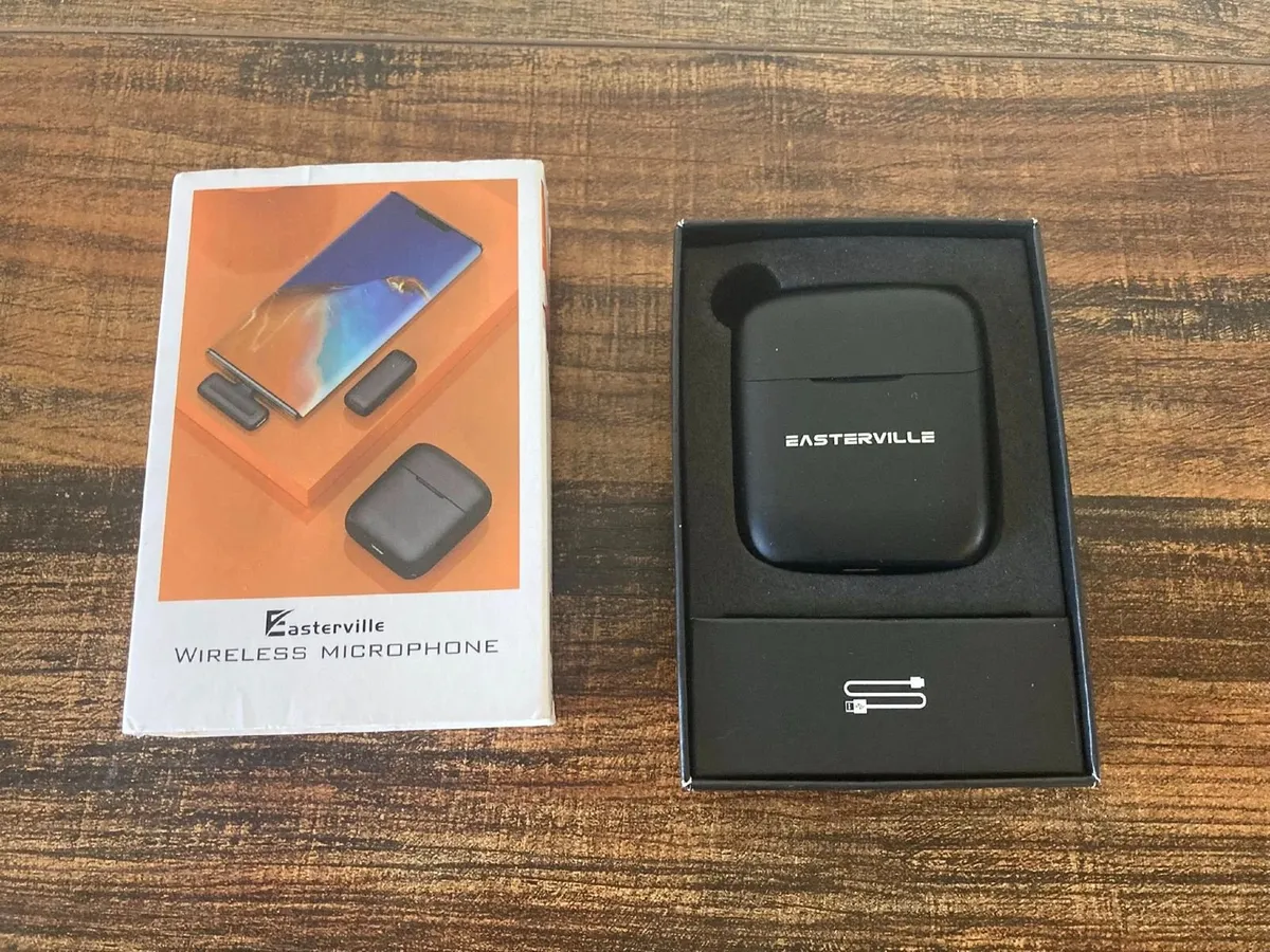 Easterville Wireless Microphone – With Box & Cable - Image 1
