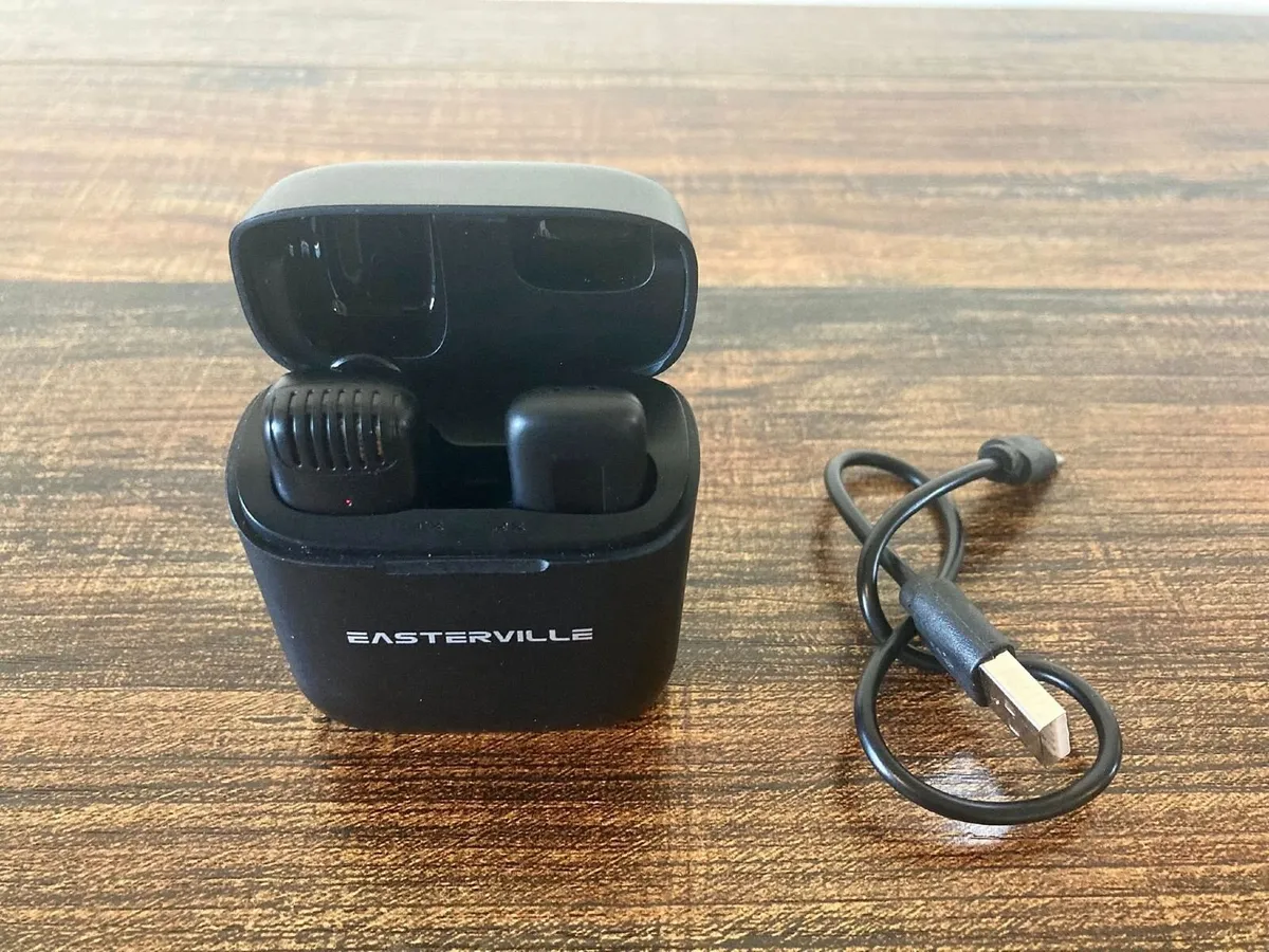 Easterville Wireless Microphone – With Box & Cable - Image 4