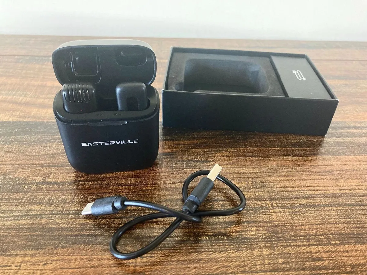 Easterville Wireless Microphone – With Box & Cable - Image 3