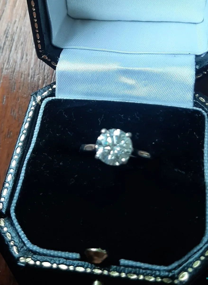 Diamond ring - Image 1