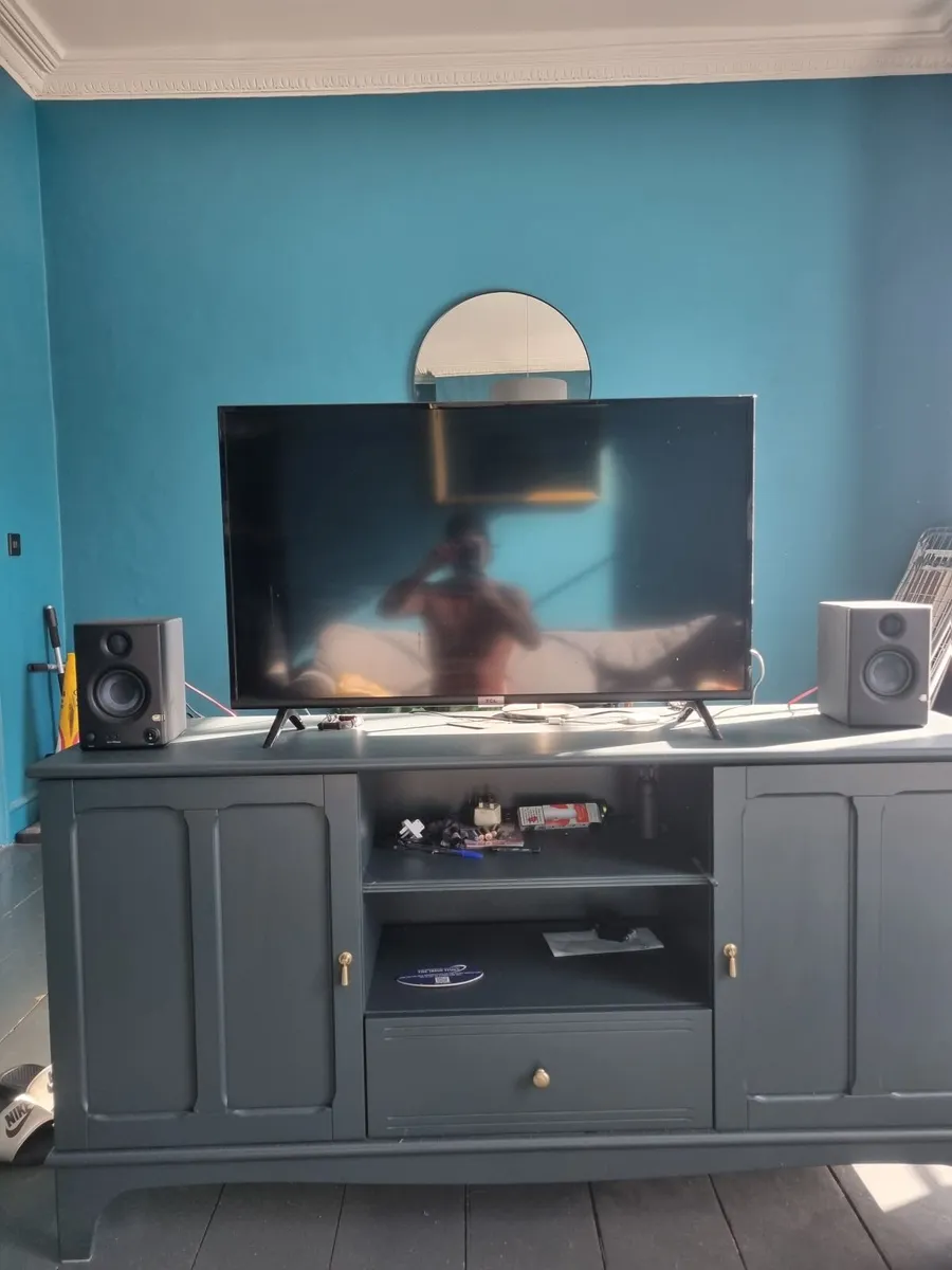 TV and Speakers - Image 2