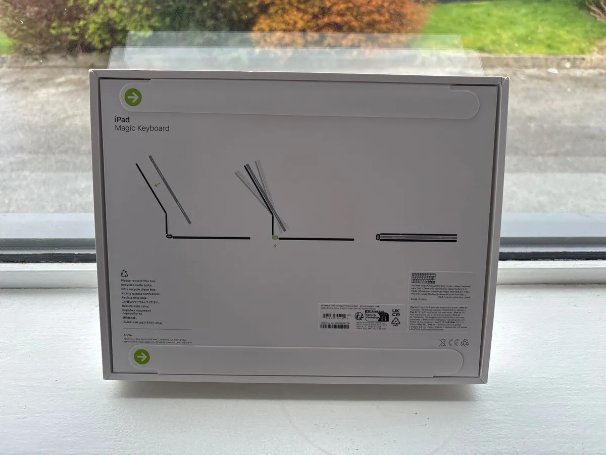 iPad Air 11” Magic Keyboard- Black - Image 2