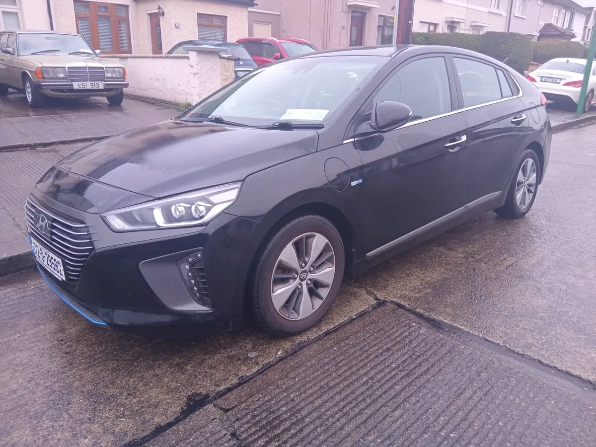2017 Hyundai ioniq plug-in hybrid - Image 2