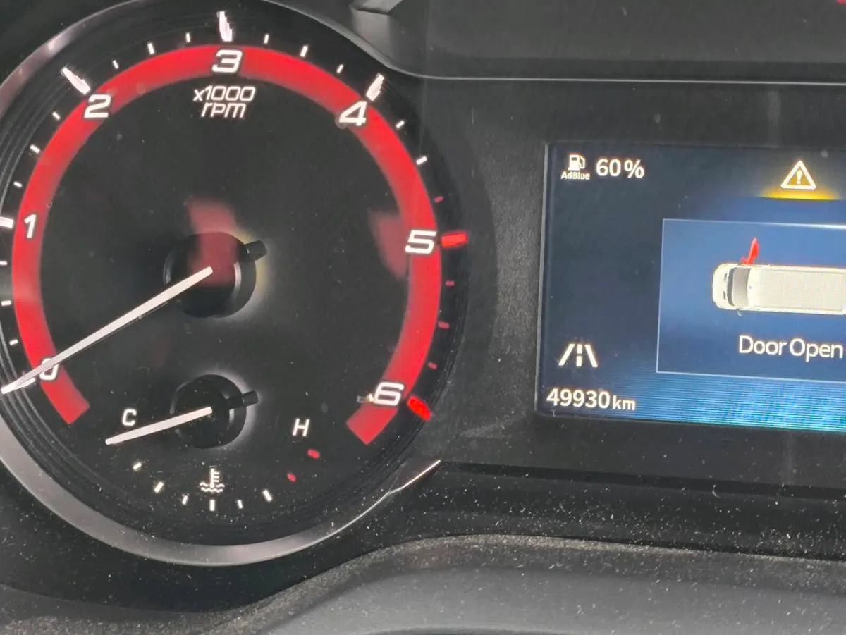 Deliver 9 Box van 2022 twin wheel - Image 2