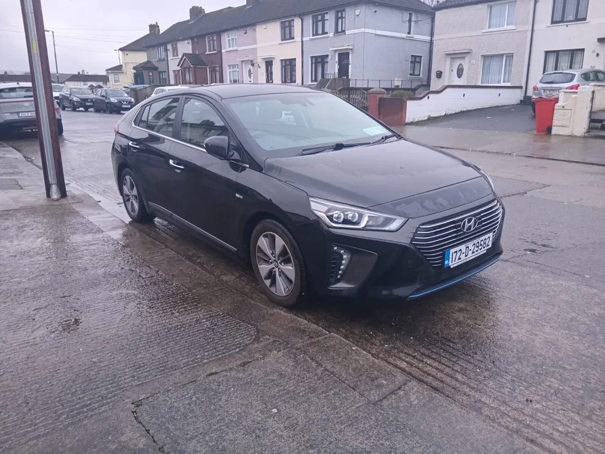 2017 Hyundai ioniq plug-in hybrid - Image 1