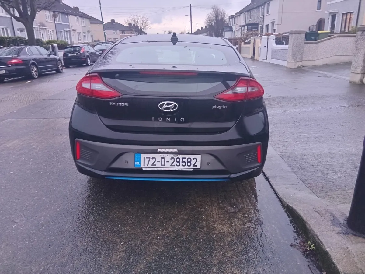 2017 Hyundai ioniq plug-in hybrid - Image 3
