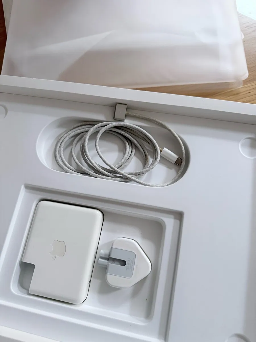 MacBook M1 Pro 16 - Image 3