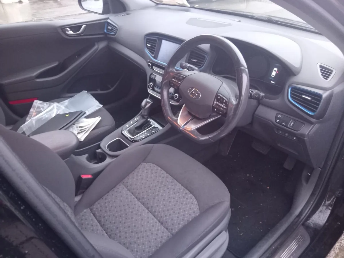 2017 Hyundai ioniq plug-in hybrid - Image 4