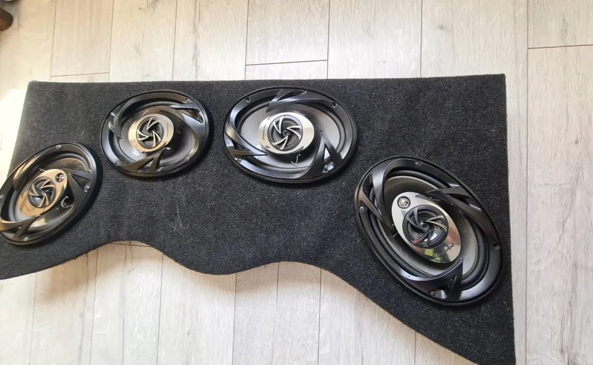 Pioneer 6x9 speakers - Image 1