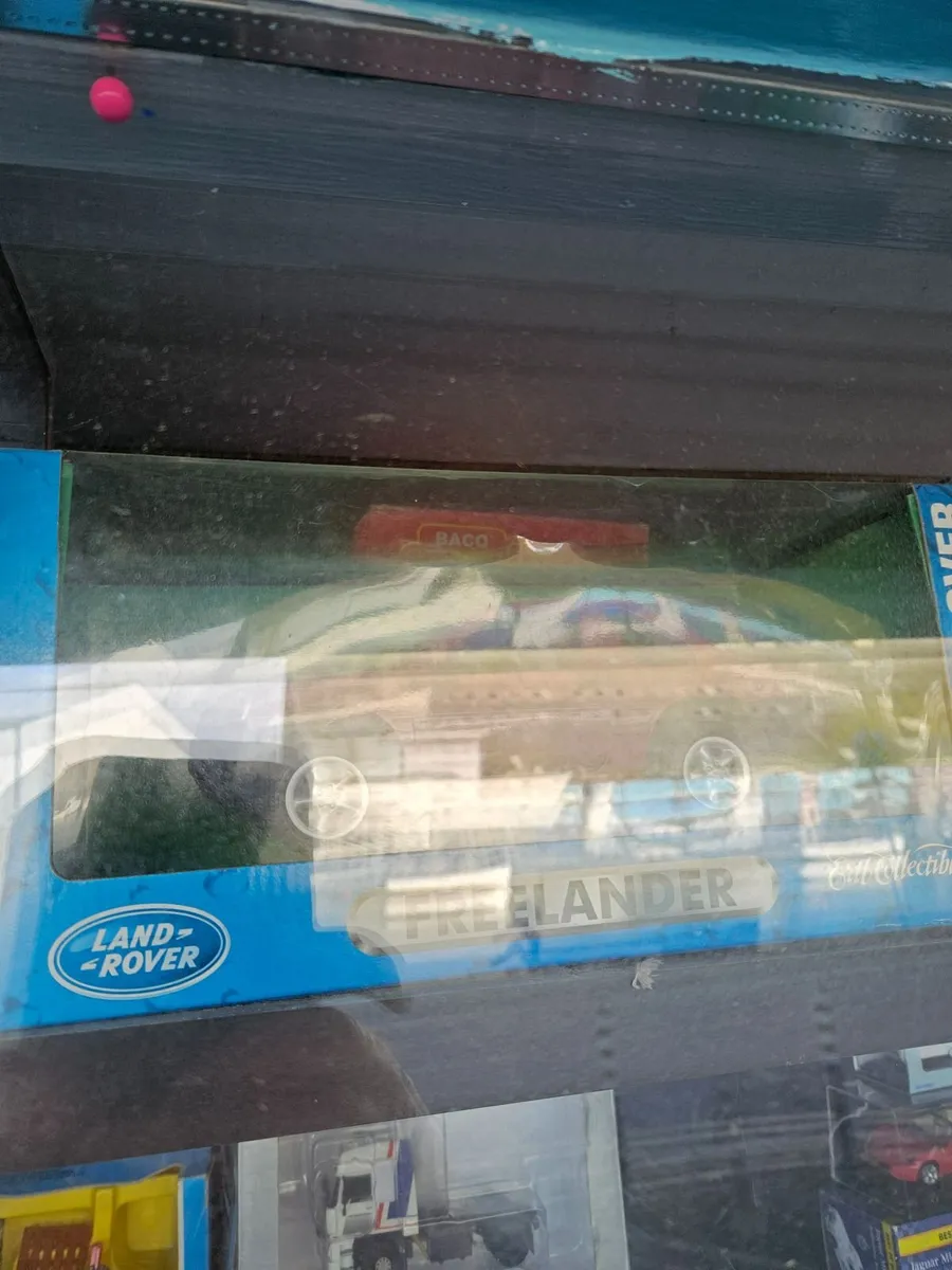 Corgi ERTL Landrover Freelander 1.18 - Image 1