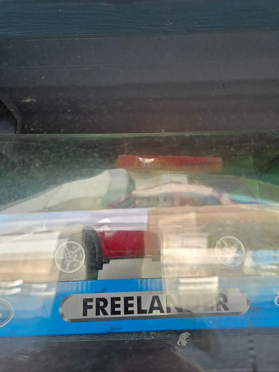 Corgi ERTL Landrover Freelander 1.18 - Image 2