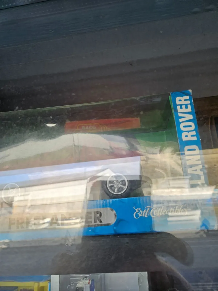 Corgi ERTL Landrover Freelander 1.18 - Image 4