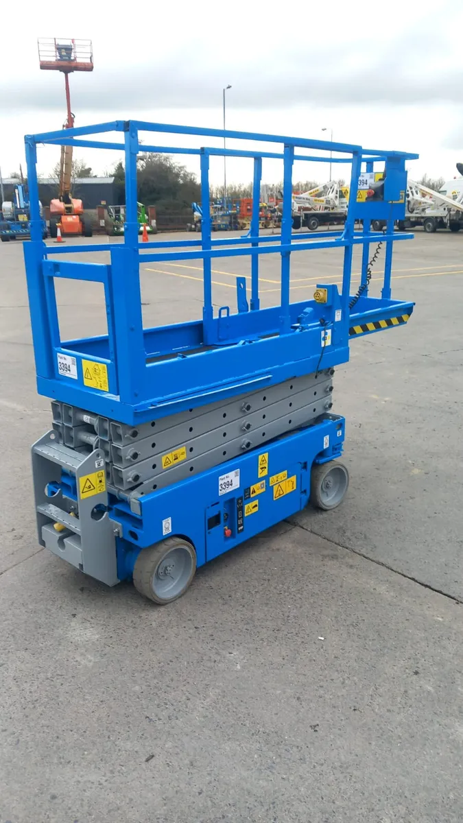 Genie GS1932 Scissor Lift - 6m Battery Scissor - Image 2