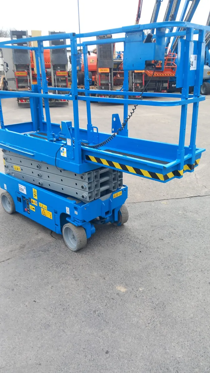 Genie GS1932 Scissor Lift - 6m Battery Scissor - Image 3