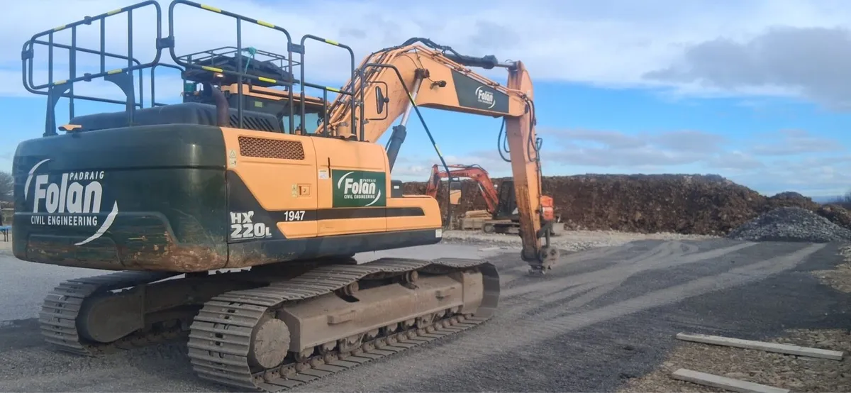 Hyundai HX220 - Image 3