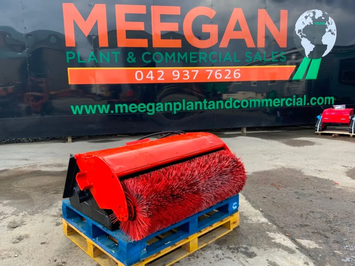 SKID SKID SWEEPER COLLECTOR BOX.2058t. - Image 1