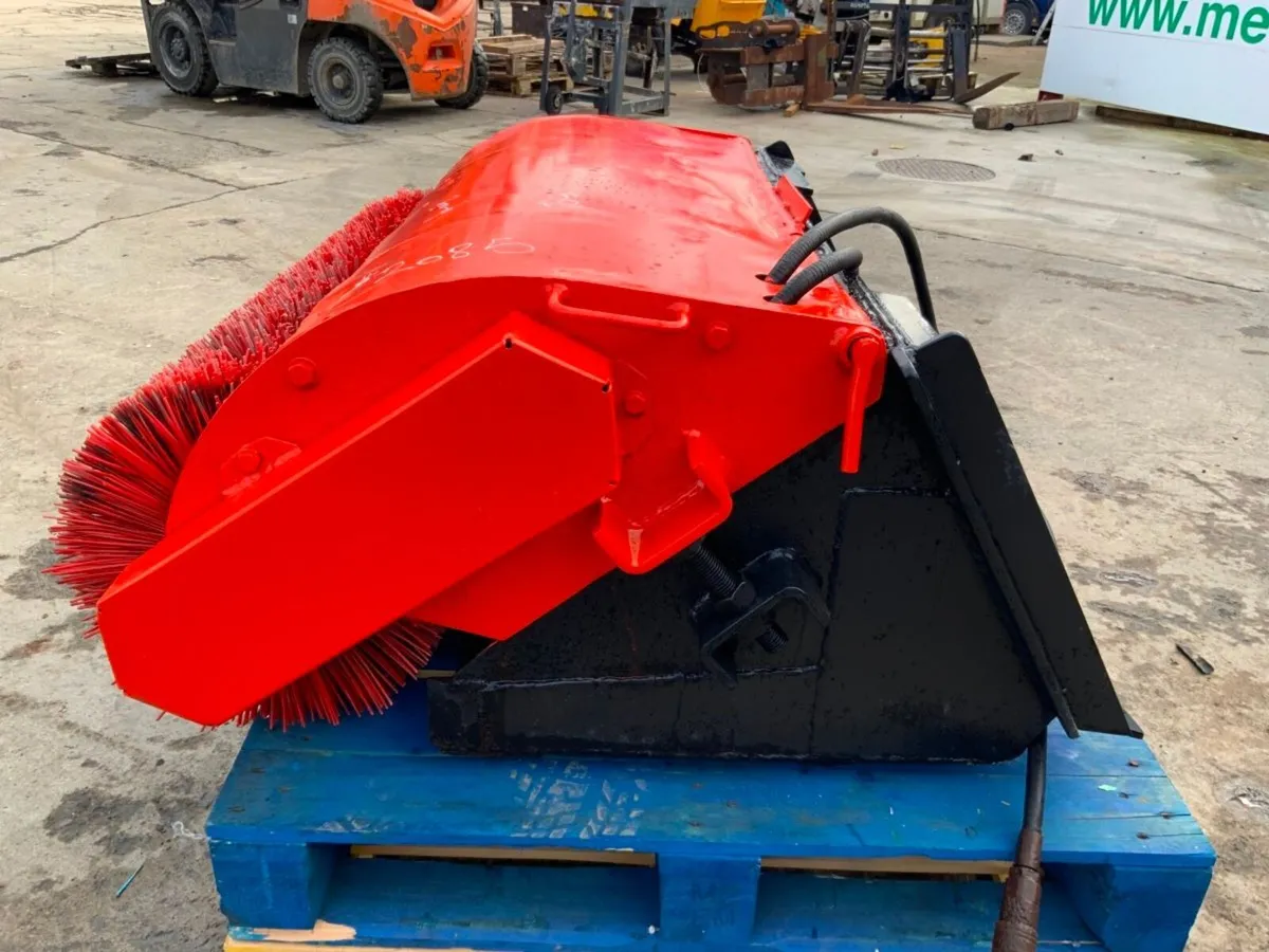 SKID SKID SWEEPER COLLECTOR BOX.2058t. - Image 4