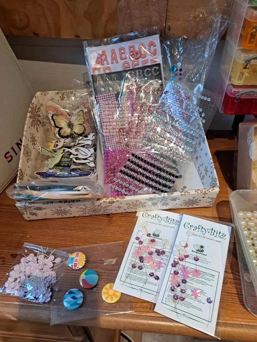 ART  &  Craft materials - Image 2