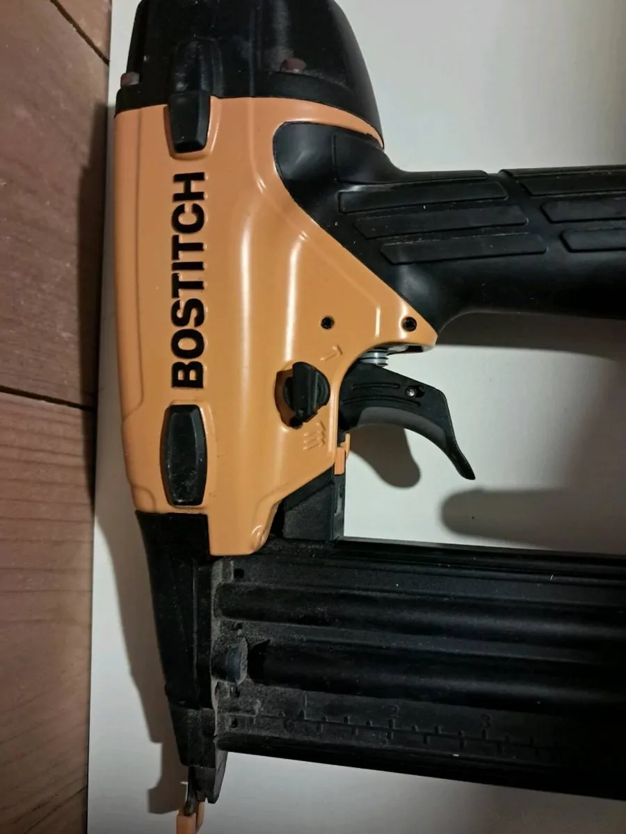 Bostitch 18g Brad Nailer - Image 2