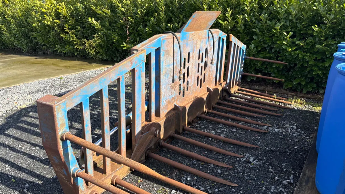 14ft Folding Silage fork For Sale - Image 1