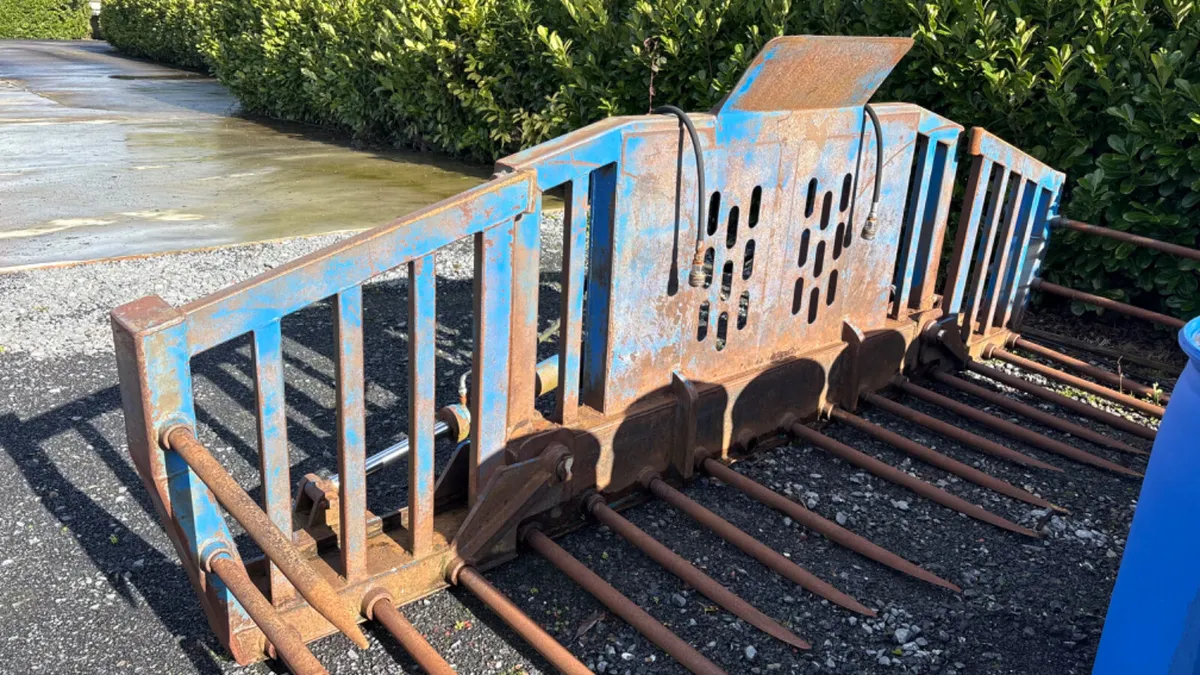 14ft Folding Silage fork For Sale - Image 3