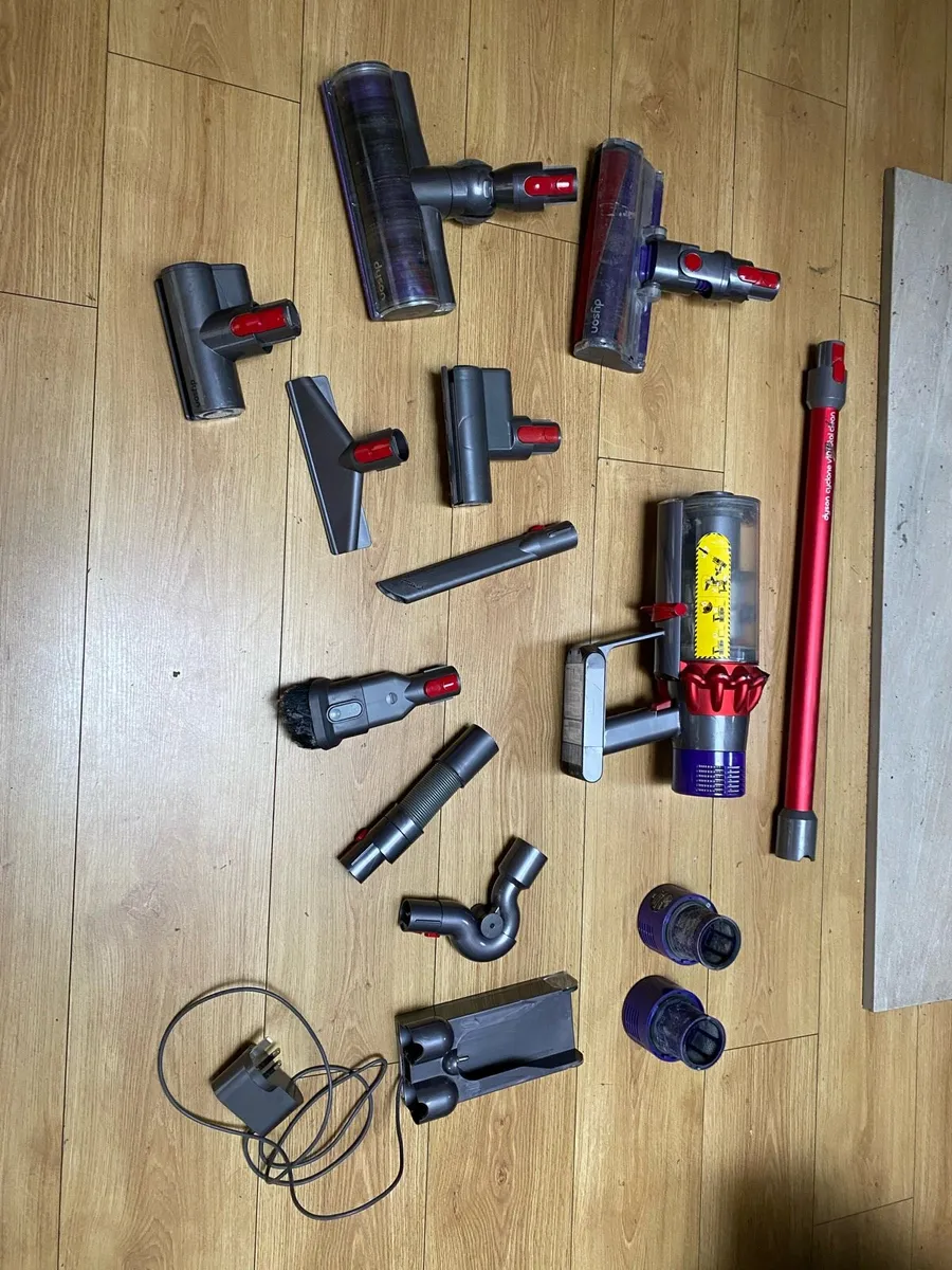 Dyson V10. - Image 1