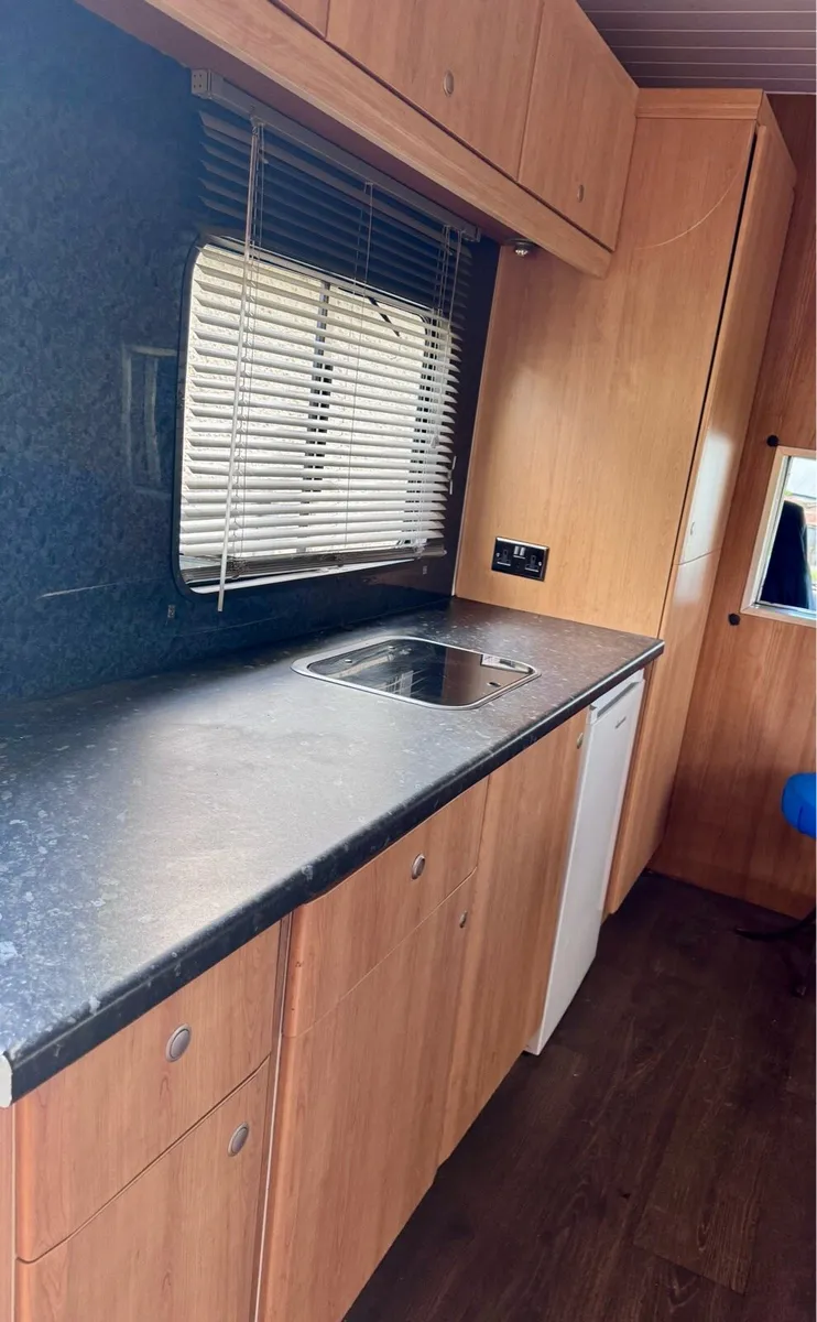 Mercedes 5 stall Horsebox - Image 2