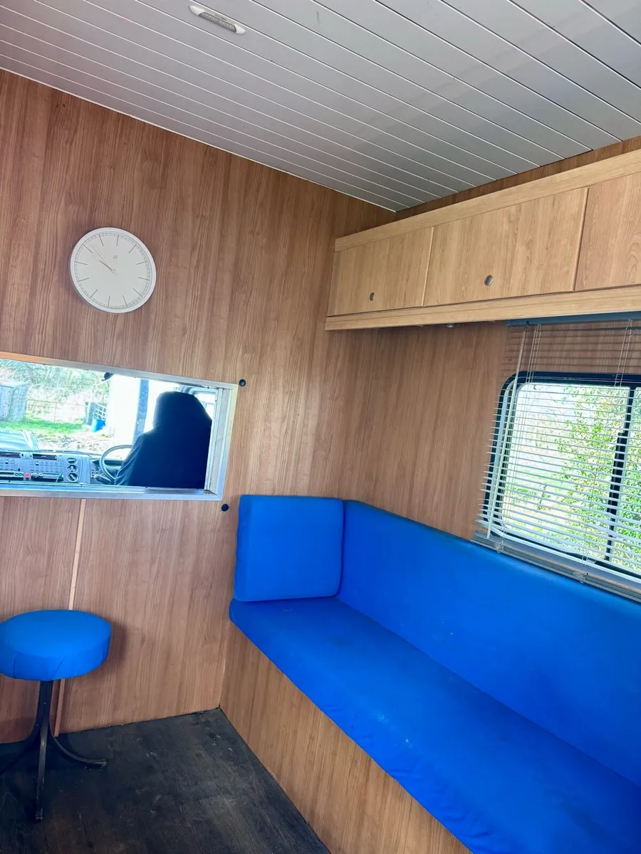 Mercedes 5 stall Horsebox - Image 3