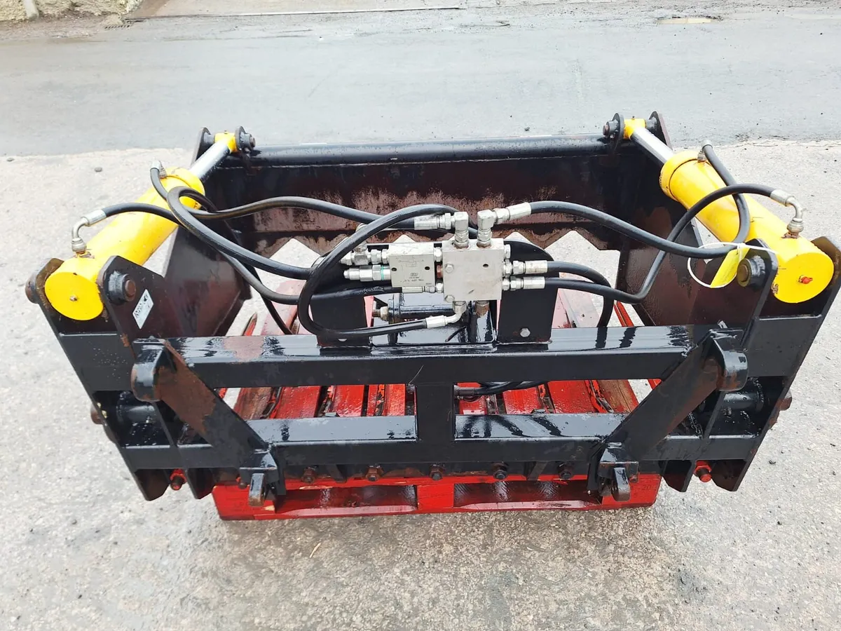 2019 Rossmore 4'6" Bale Cutter 26144 - Image 2