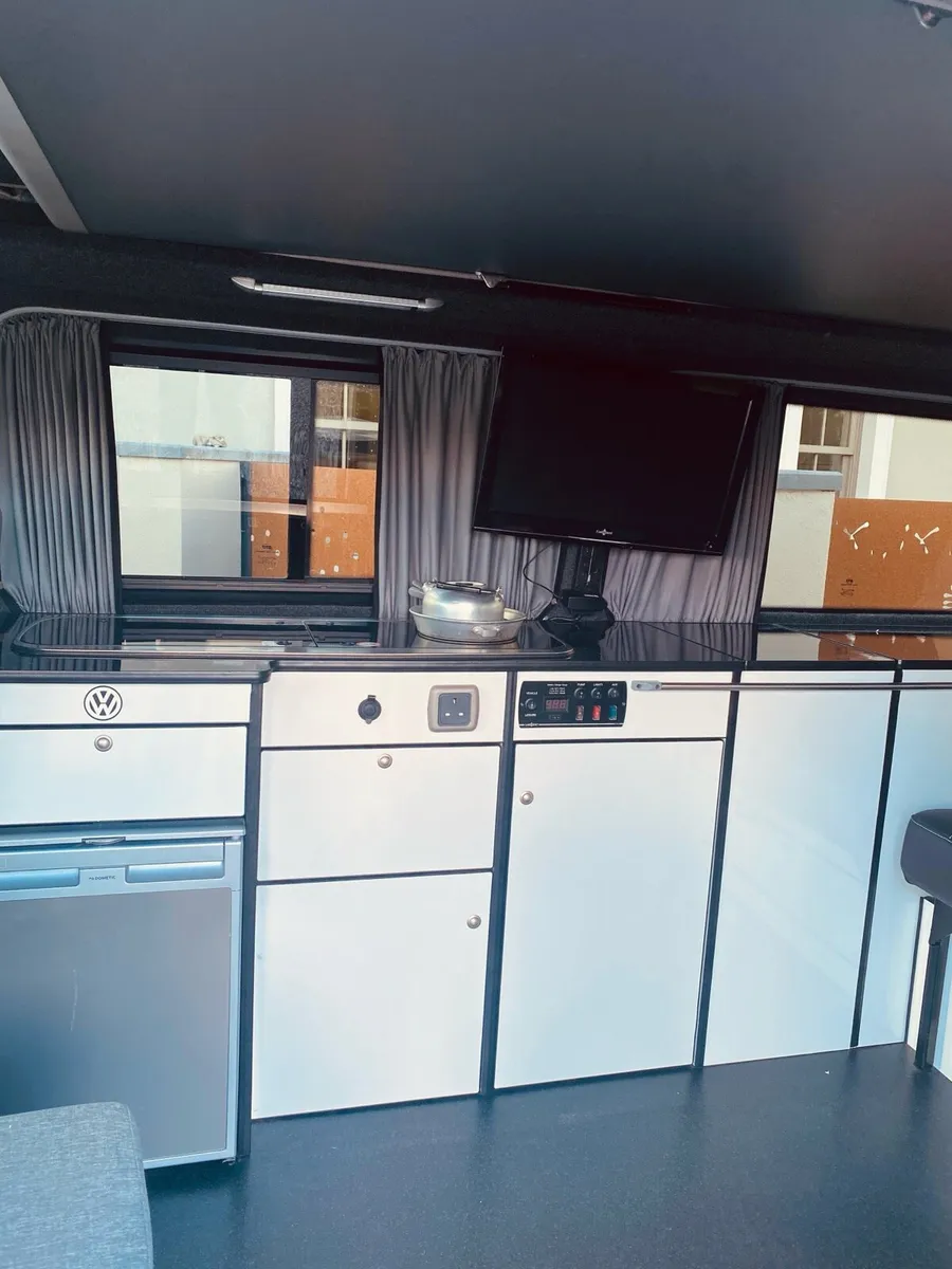 White T5 LWB campervan in pristine condition. - Image 4