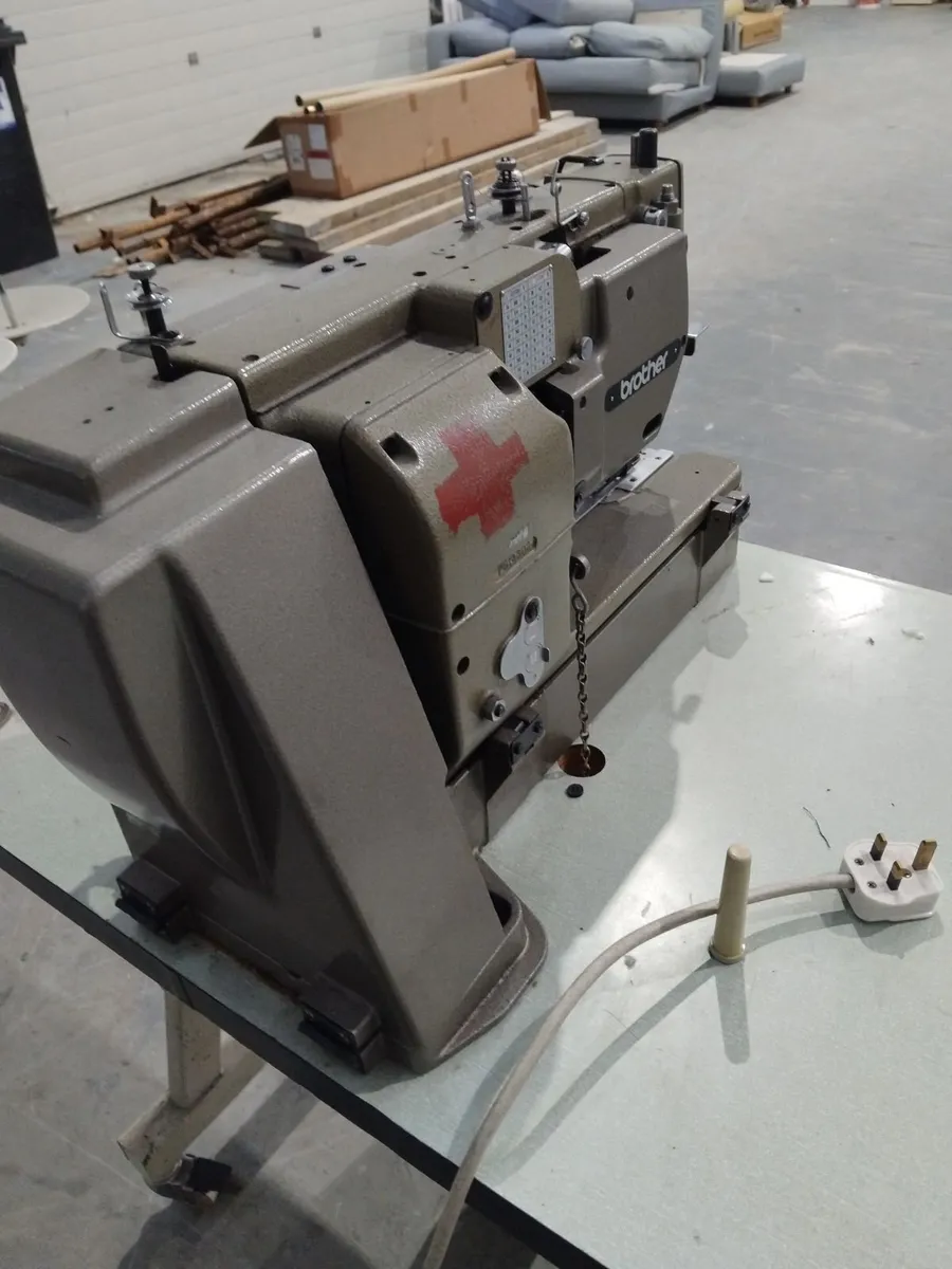 Industrial buttonhole machie - Image 4