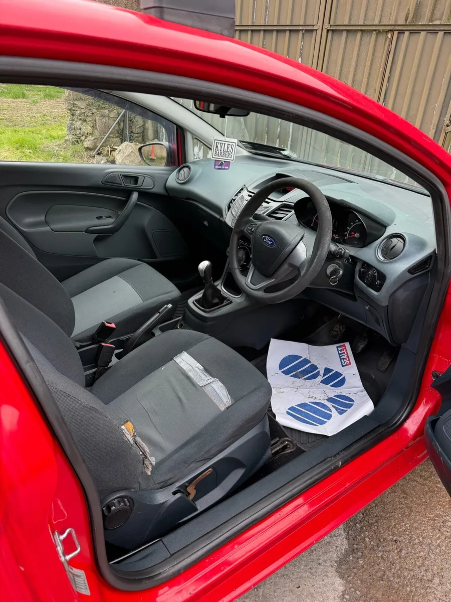 Ford fiesta - Image 4
