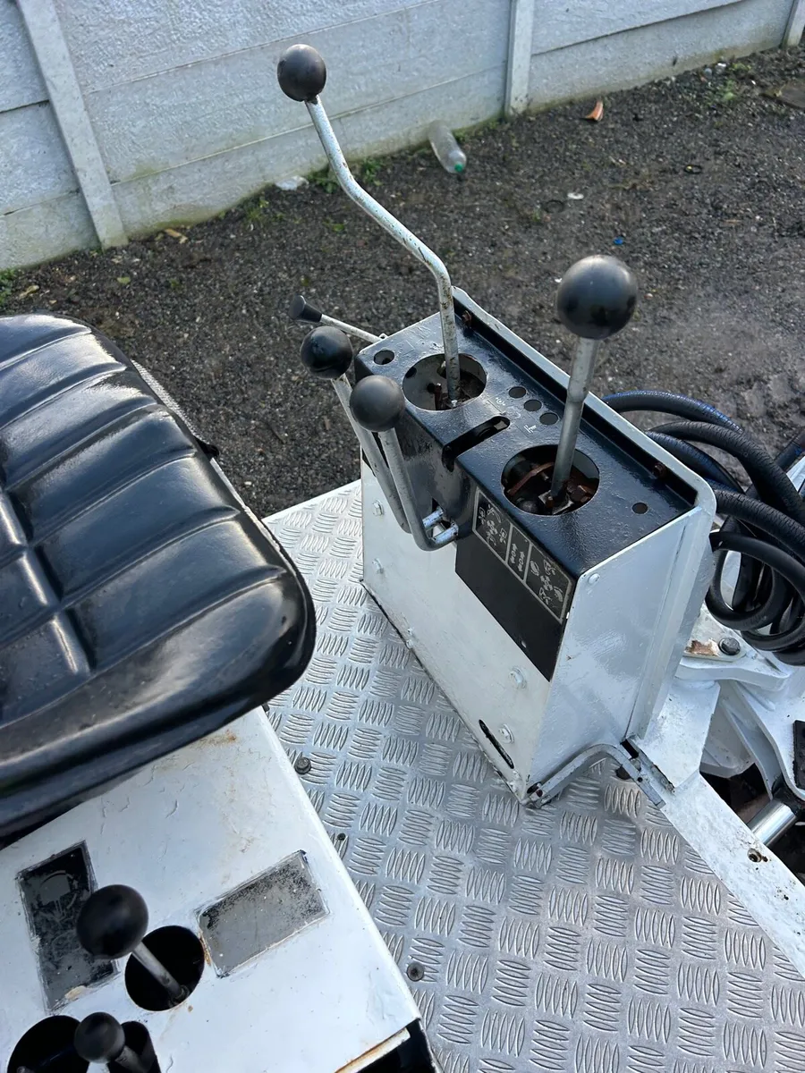 1.5 ton kubota mini digger for sale - Image 2