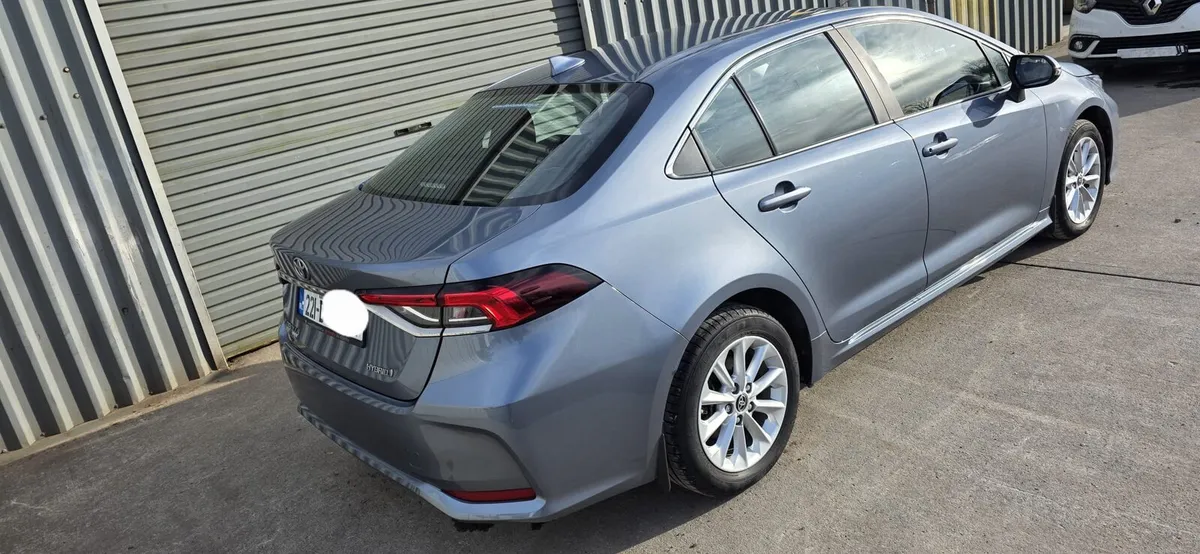 221 TOYOTA COROLLA HYBRID - Image 4