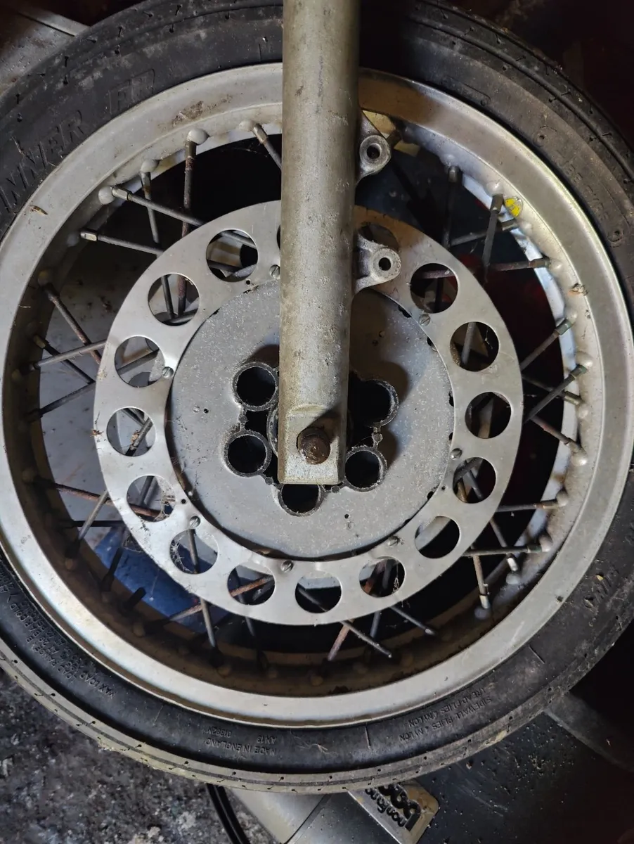 Dt175 parts+triumph frame - Image 2