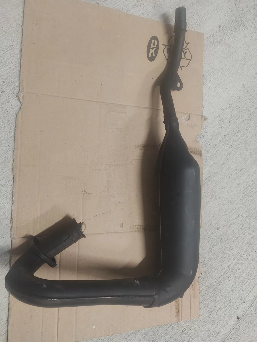 Dt175 parts+triumph frame - Image 3