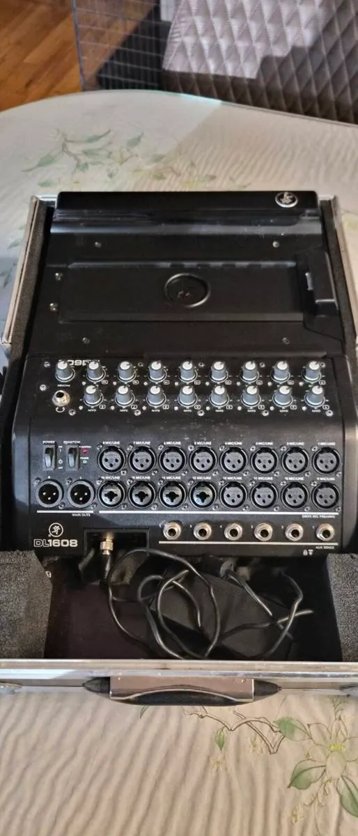 Mackie Desk DL1608 - Image 2