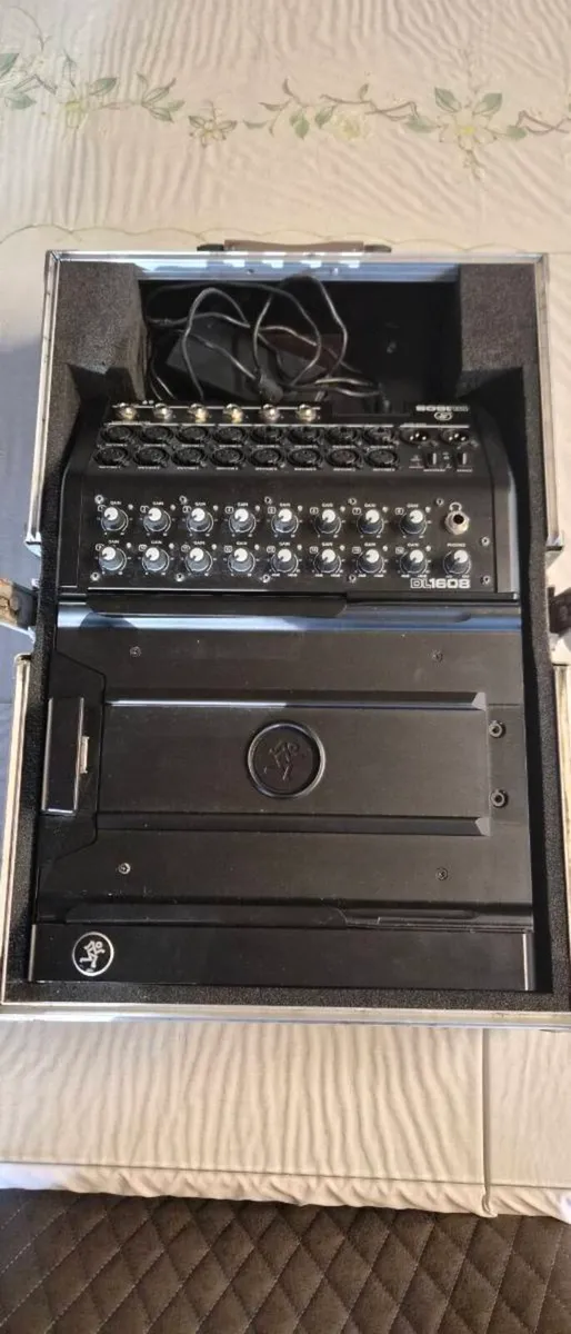 Mackie Desk DL1608 - Image 3