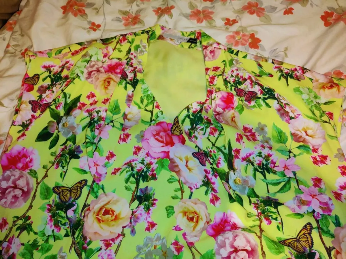 MUSTARD FLORAL DESIGNER, Size 18 SLip-Over Blouse - Image 1