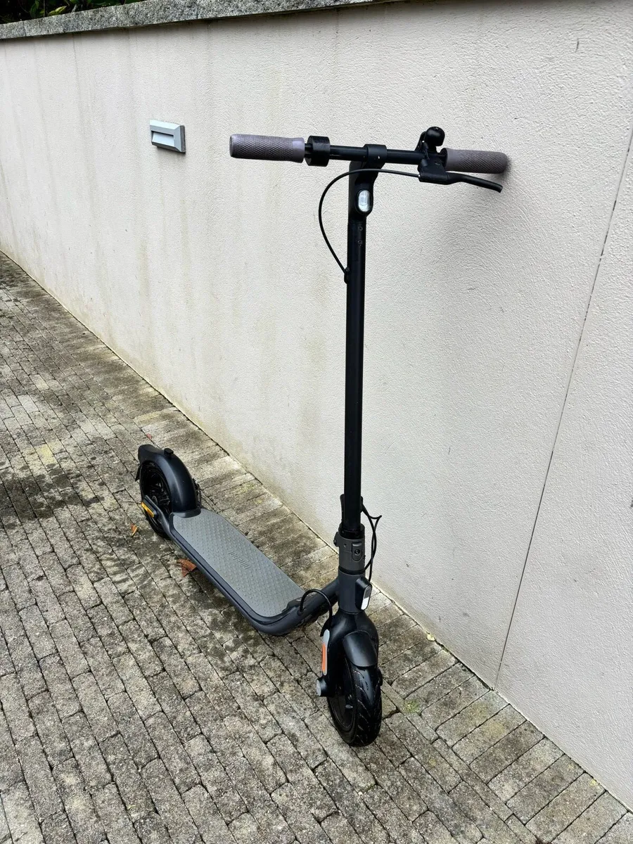 Segway ninebot f25 electric scooter - Image 2