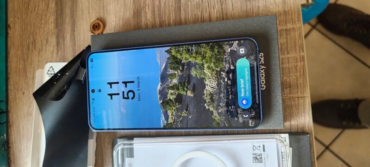 1 week old samsung s25 unlocked - Image 3