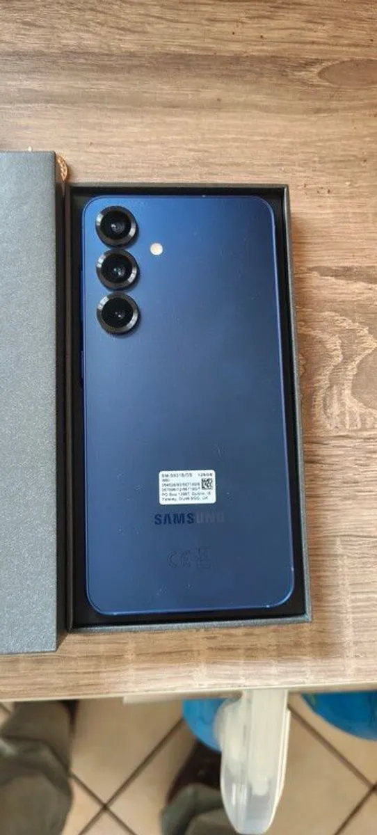 1 week old samsung s25 unlocked - Image 1