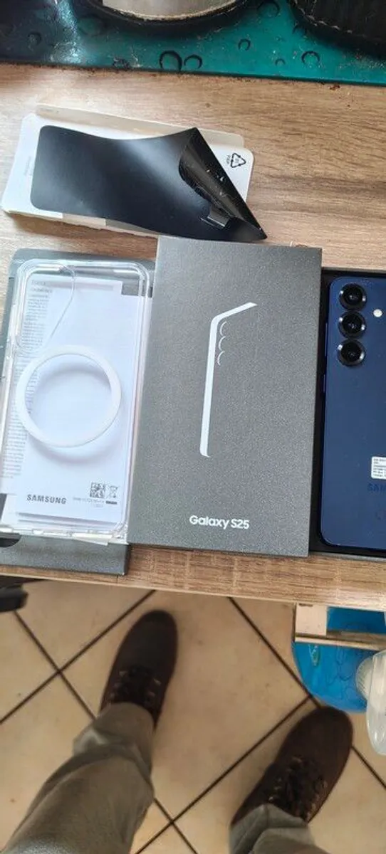 1 week old samsung s25 unlocked - Image 2
