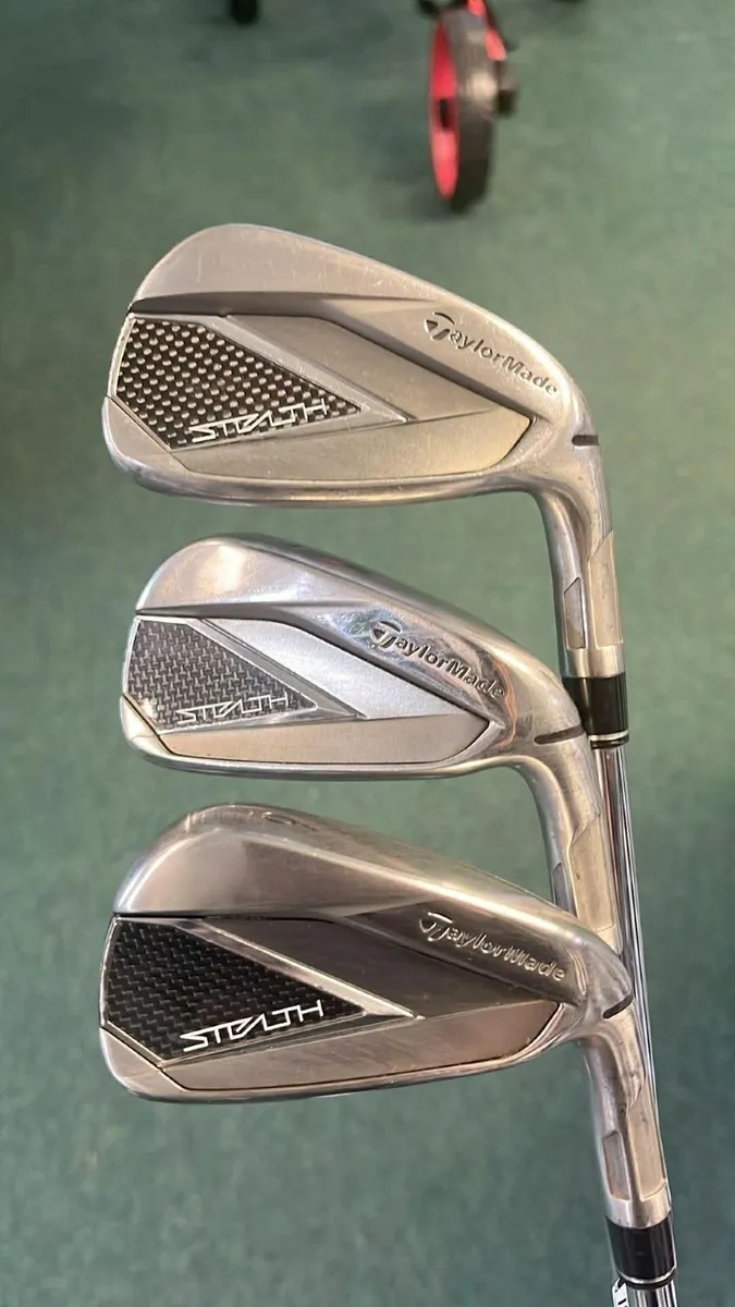 Taylormade Stealth Irons 5-SW Regular Shafts €475 - Image 1