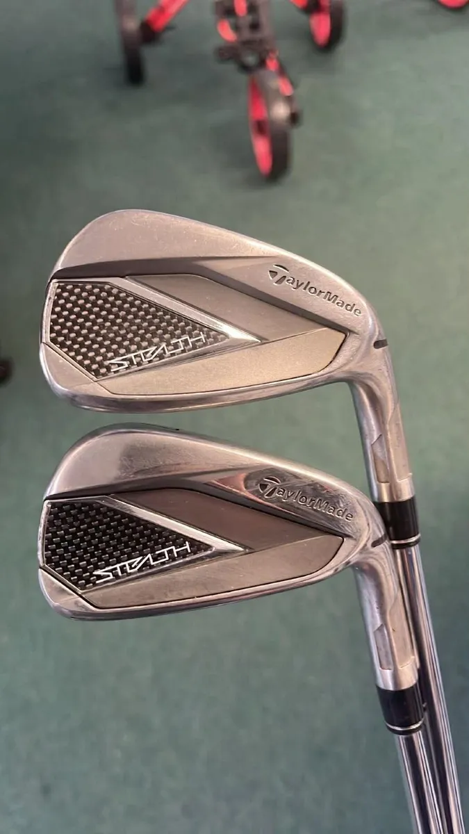 Taylormade Stealth Irons 5-SW Regular Shafts €475 - Image 2