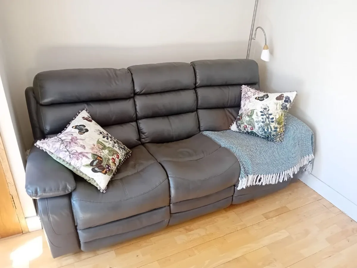 Three seater recliner - Image 1