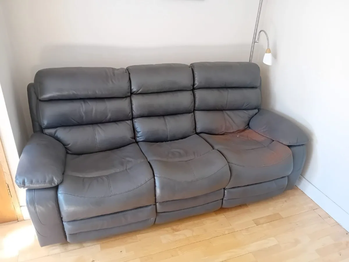 Three seater recliner - Image 3
