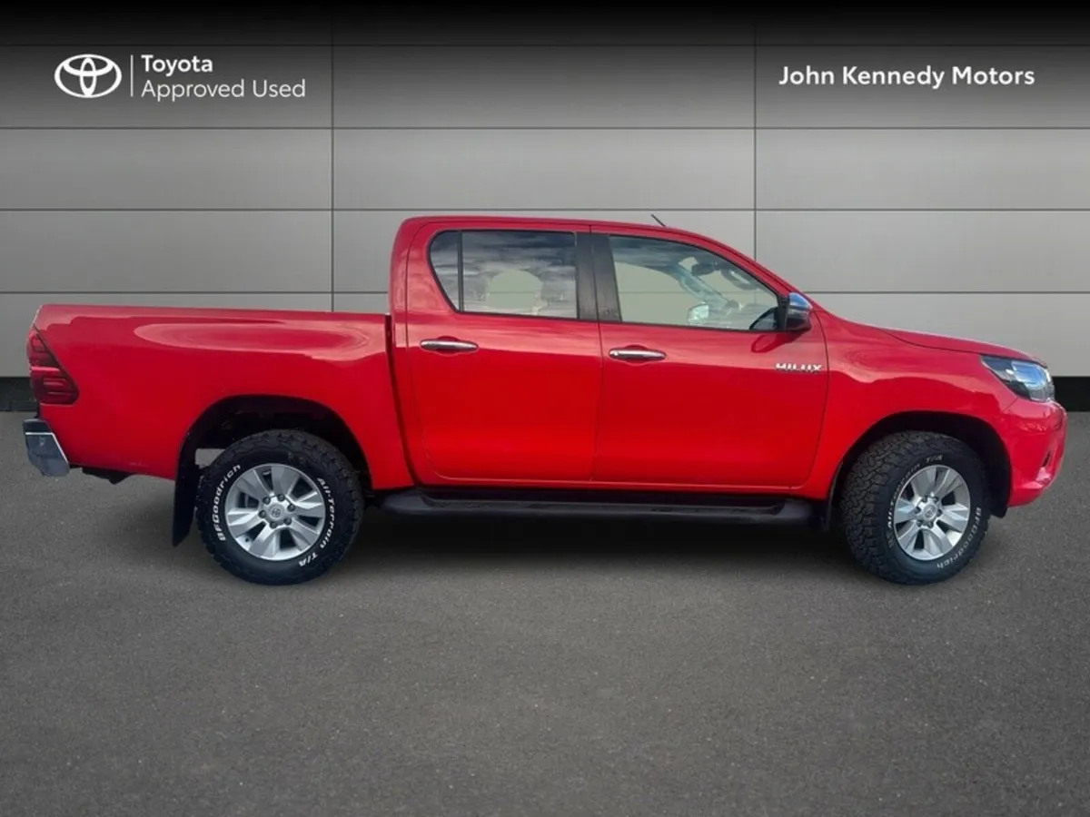 Toyota Hilux DOUBLE CAB SR5 2.4D4D - Image 3