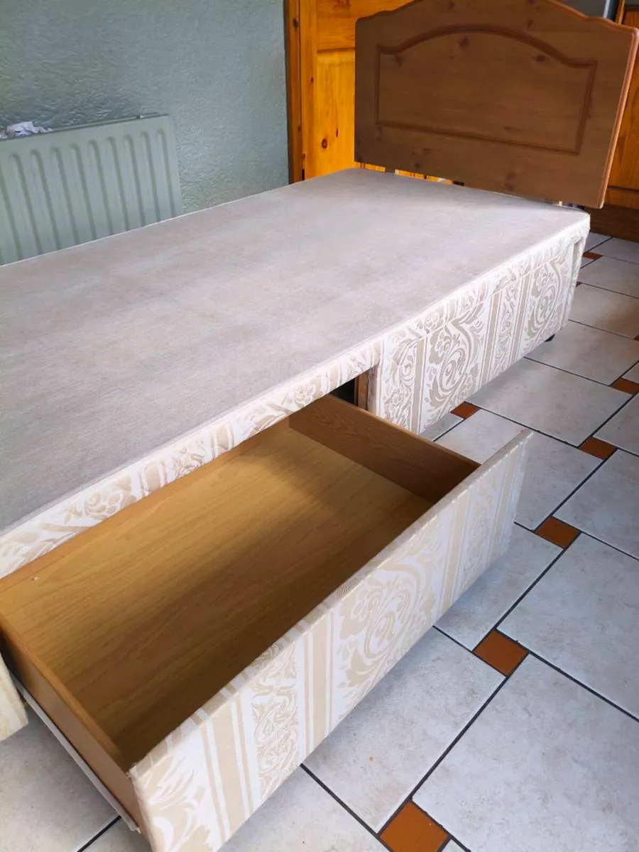 Single bed base head board,40 Euro - Image 2