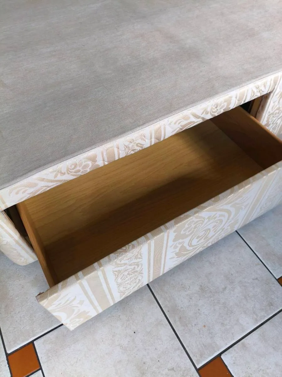 Single bed base head board,40 Euro - Image 3